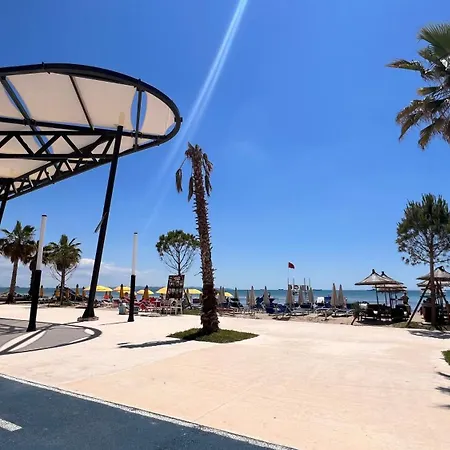 Mikael Sea View דירה