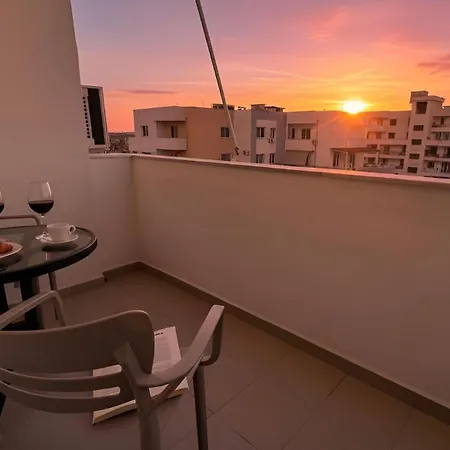 Mikael Sea View Апартаменты *