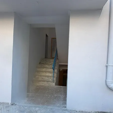 Mikael Sea View דירה